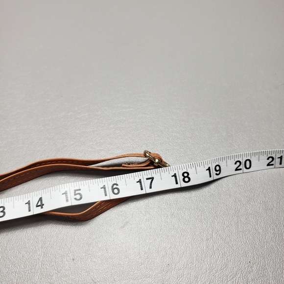 brown faux leather crossbody bag with 2 pockets and a phone pocket - Picture 11 of 12